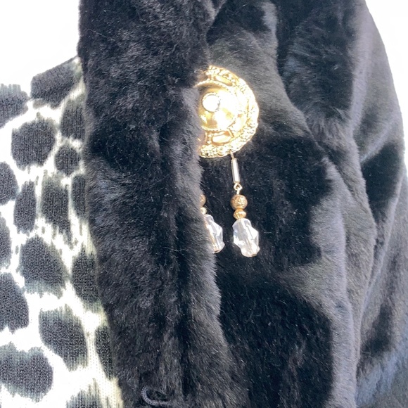 Faux Fur Jacket S with Vintage Pin - Picture 3 of 6